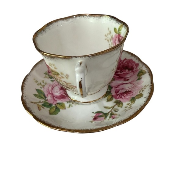 Royal Albert American Beauty Bone China Teacup and Saucer made in England VTG - Picture 2 of 5